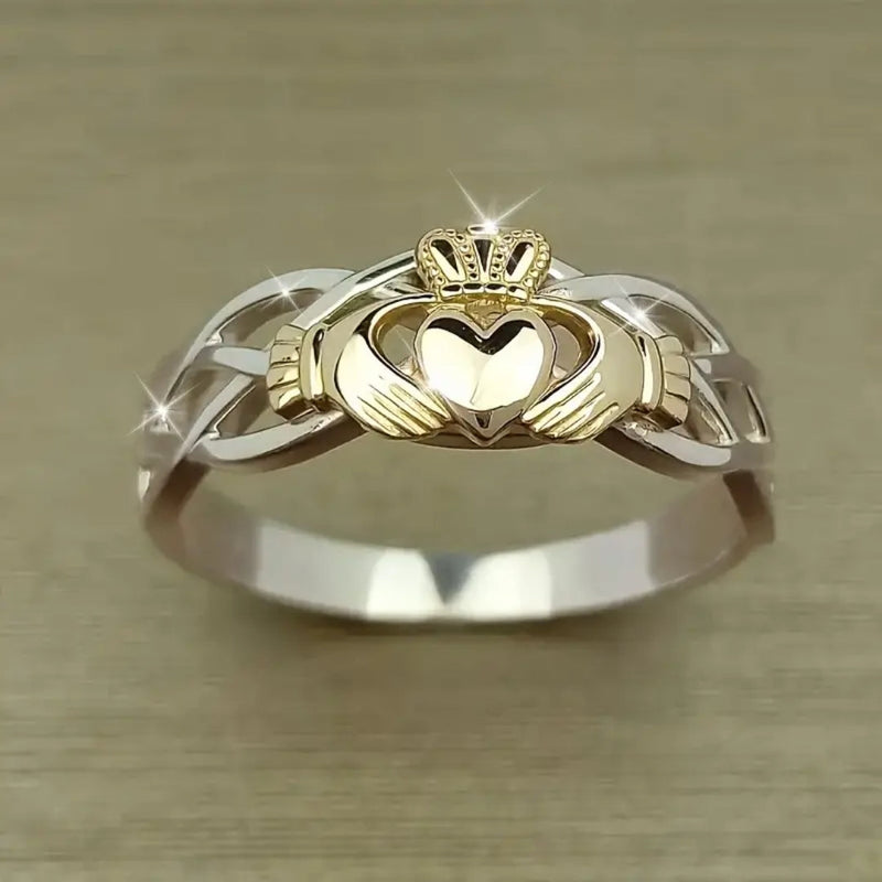 Classic Gold Ring with Timeless Appeal