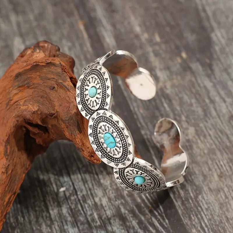 Charming Silver Bracelet for Any Occasion