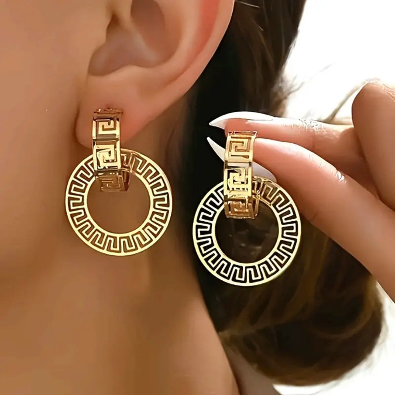 Charming Gold Earring for Any Occasion