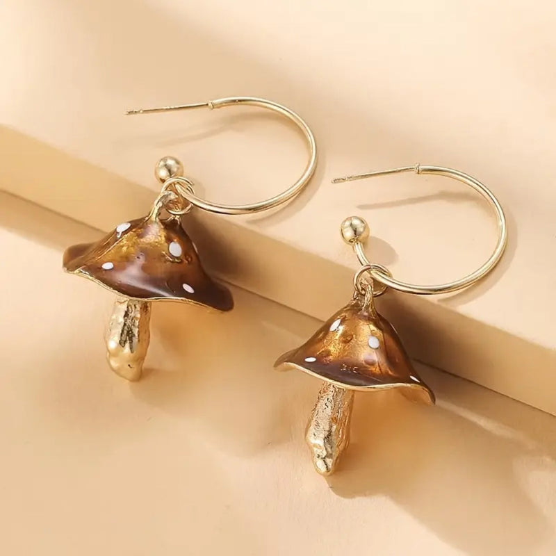 Charming Gold Earring for Any Occasion