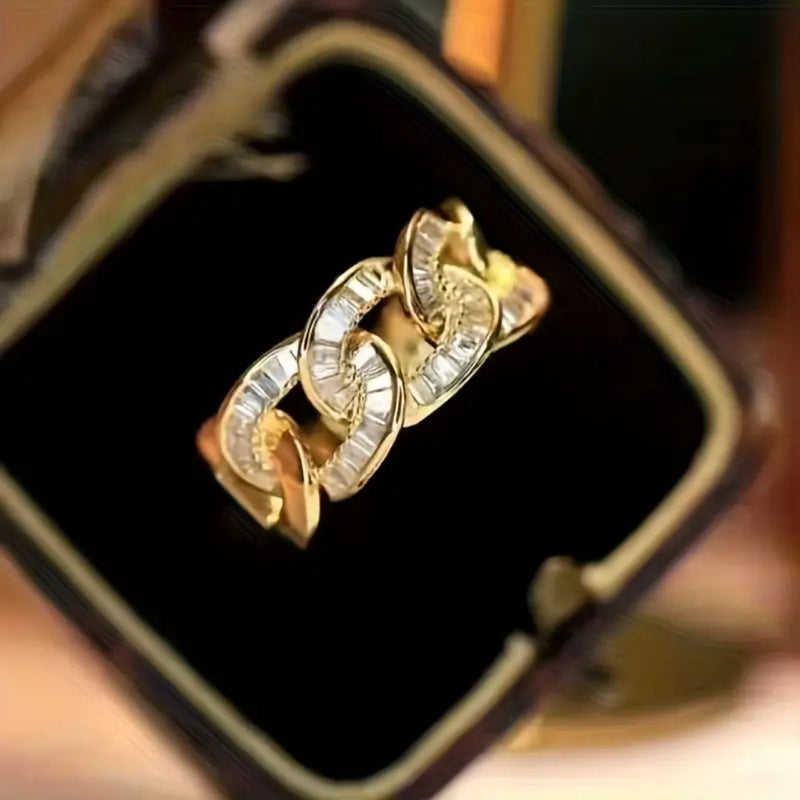Classic Gold Chain with Timeless Appeal