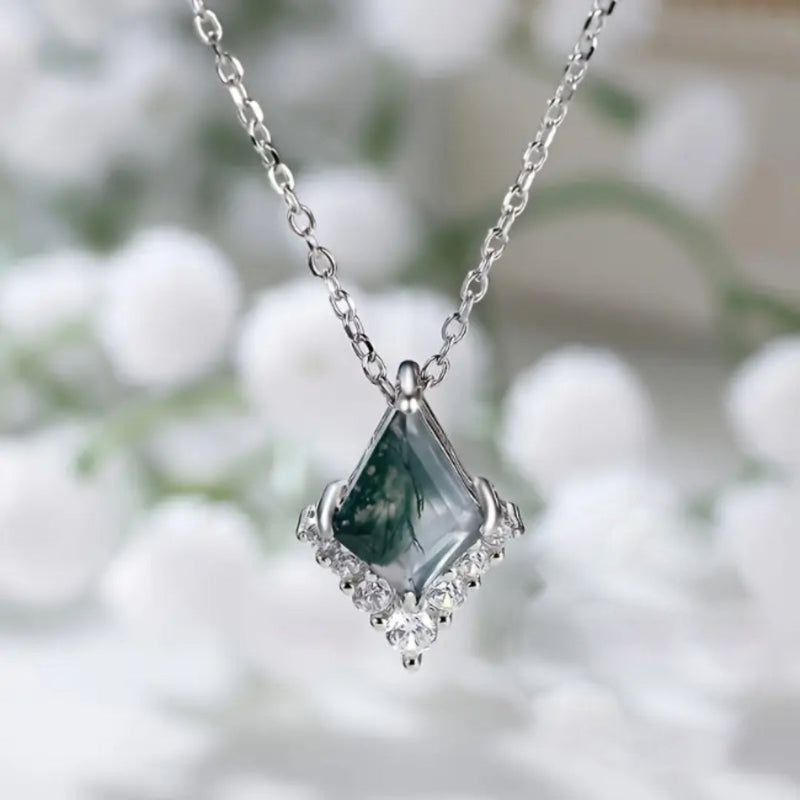 Charming Silver Necklace for Any Occasion