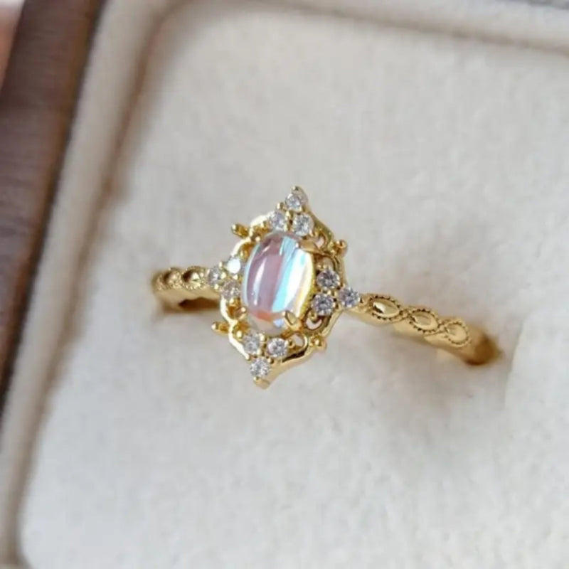 Classic Gold Ring with Timeless Appeal