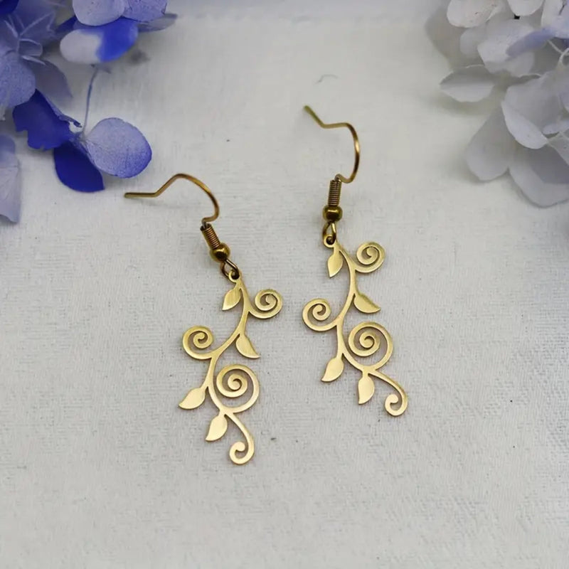 Romantic Gold Earring for Special Moments