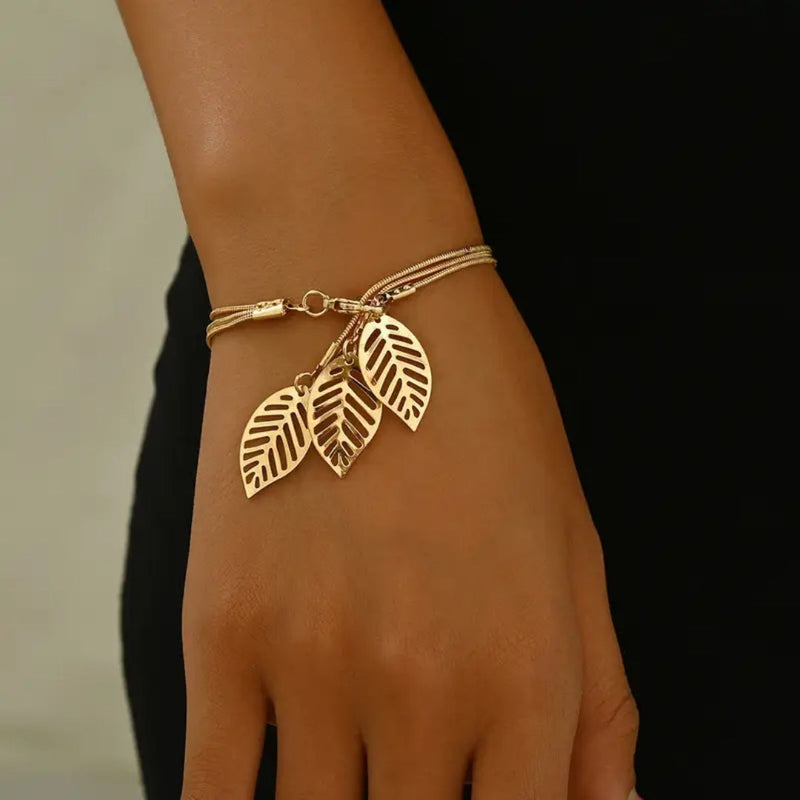 Romantic Gold Bracelet for Special Moments
