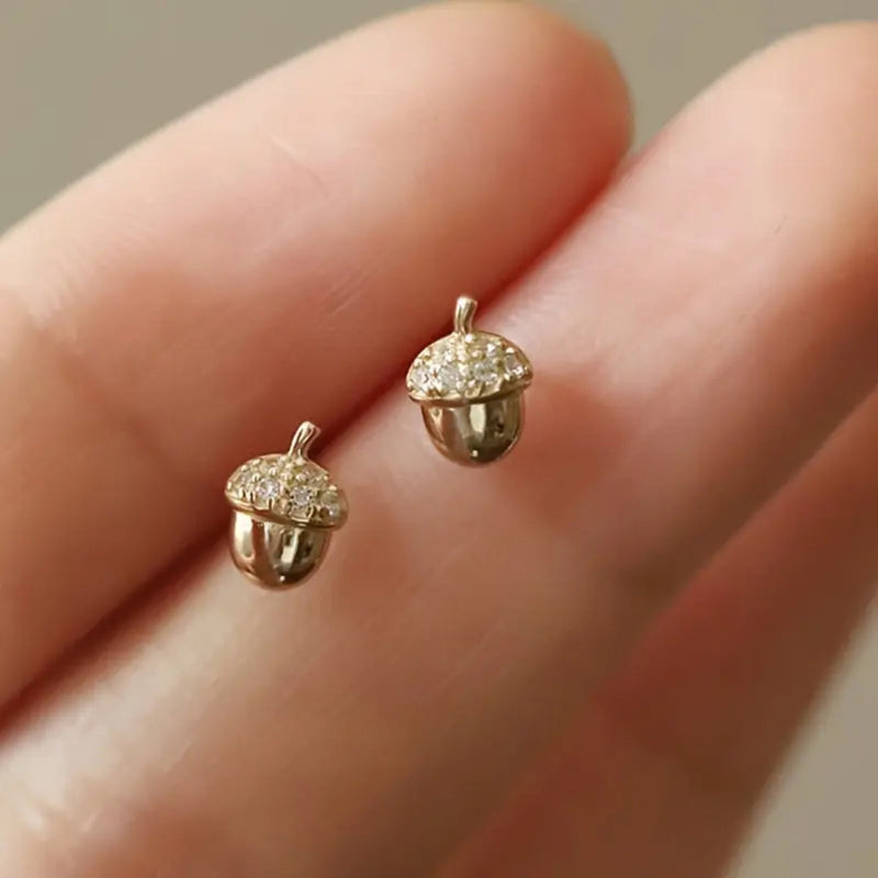 Charming Gold Earring for Any Occasion