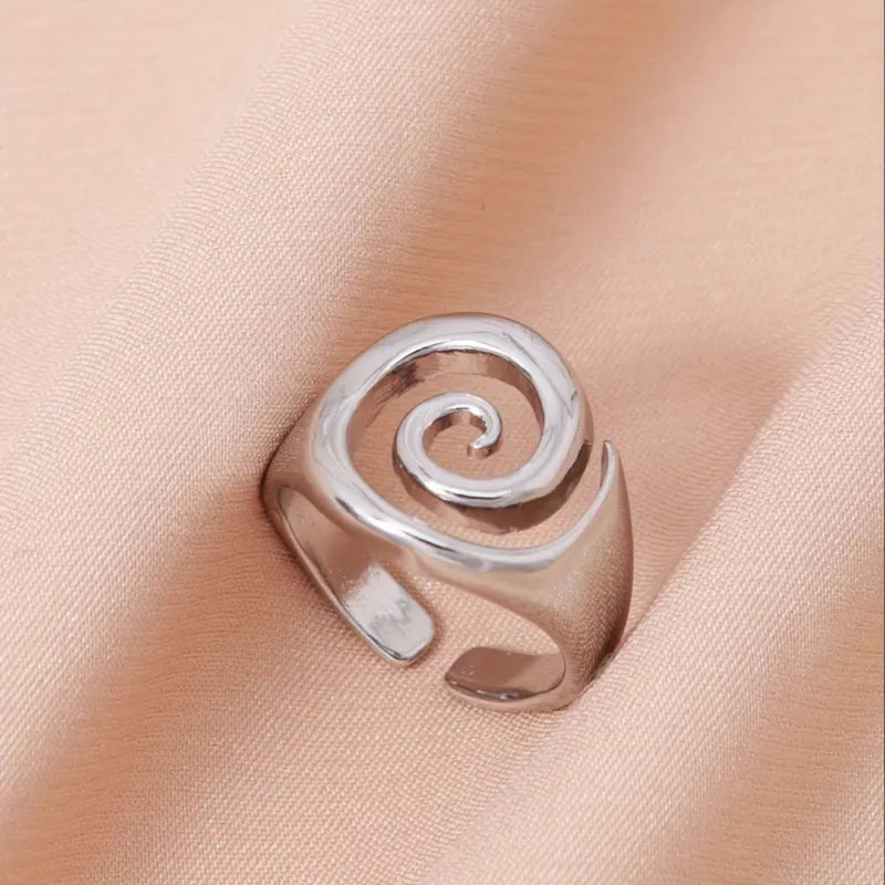 Charming Silver Ring for Any Occasion