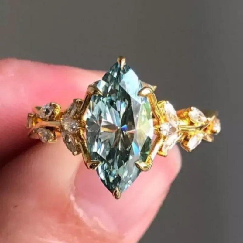 Classic Gold Ring with Timeless Appeal