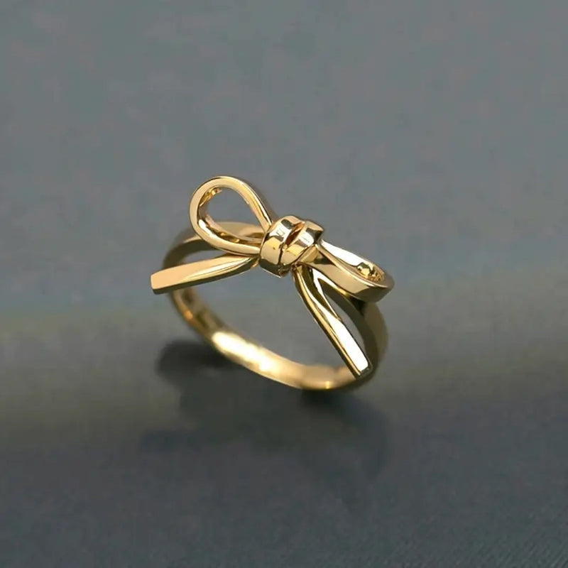 Classic Gold Ring with Timeless Appeal