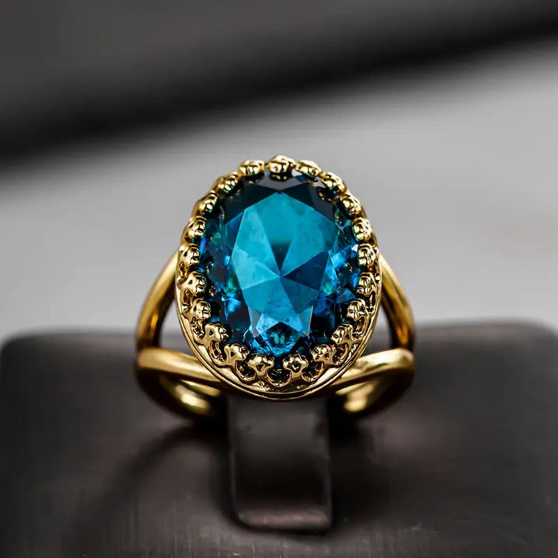 Classic Gold Ring with Timeless Appeal