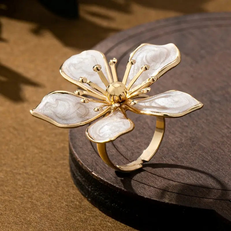 Charming Gold Ring for Any Occasion