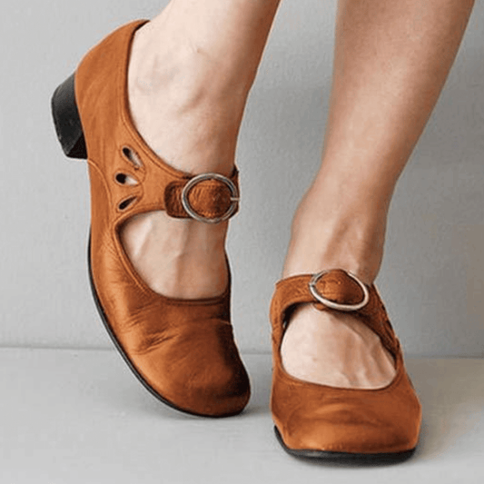 KS | Shoes with low heels and buckle