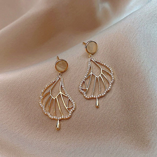 Romantic Gold Earring for Special Moments