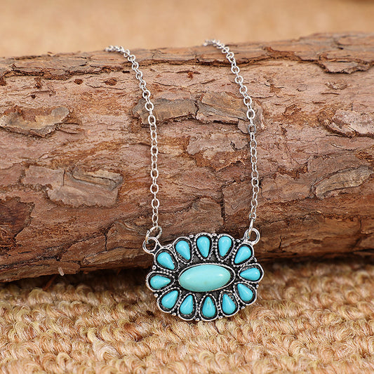 Classic Silver Necklace with Timeless Appeal
