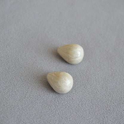 Classic Gold Earring with Timeless Appeal