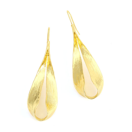 Romantic Gold Earring for Special Moments