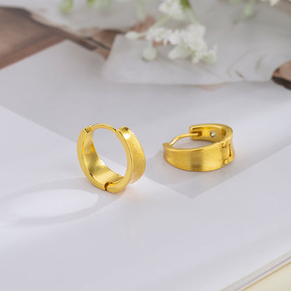 Classic Gold Earring with Timeless Appeal