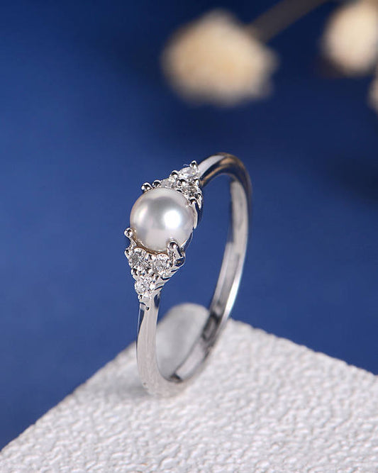 Classic Gold Ring with Timeless Appeal