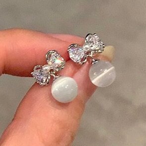Charming Piece for Any Occasion