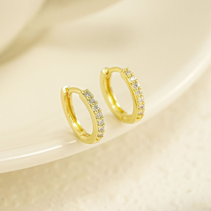 Classic Gold Earring with Timeless Appeal
