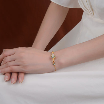 Classic Gold Bracelet with Timeless Appeal