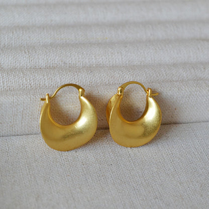 Classic Gold Earring with Timeless Appeal