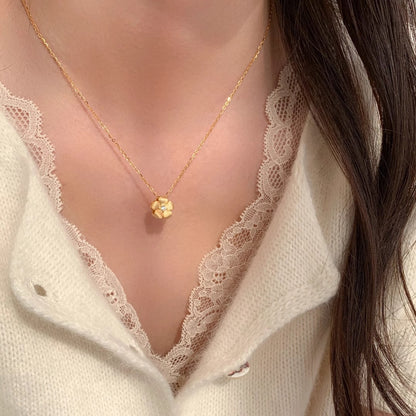 Beautiful Gold Necklace with Unique Style