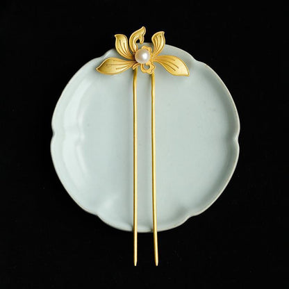 Elegant Gold Piece for Every Occasion