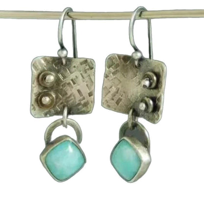 Charming Silver Earring for Any Occasion