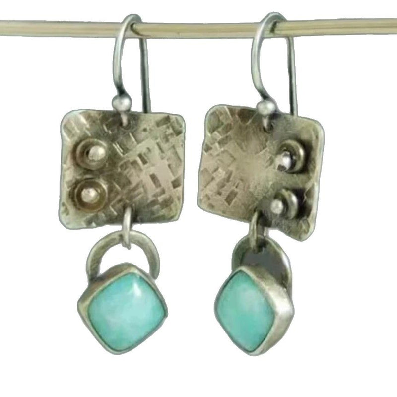 Charming Silver Earring for Any Occasion