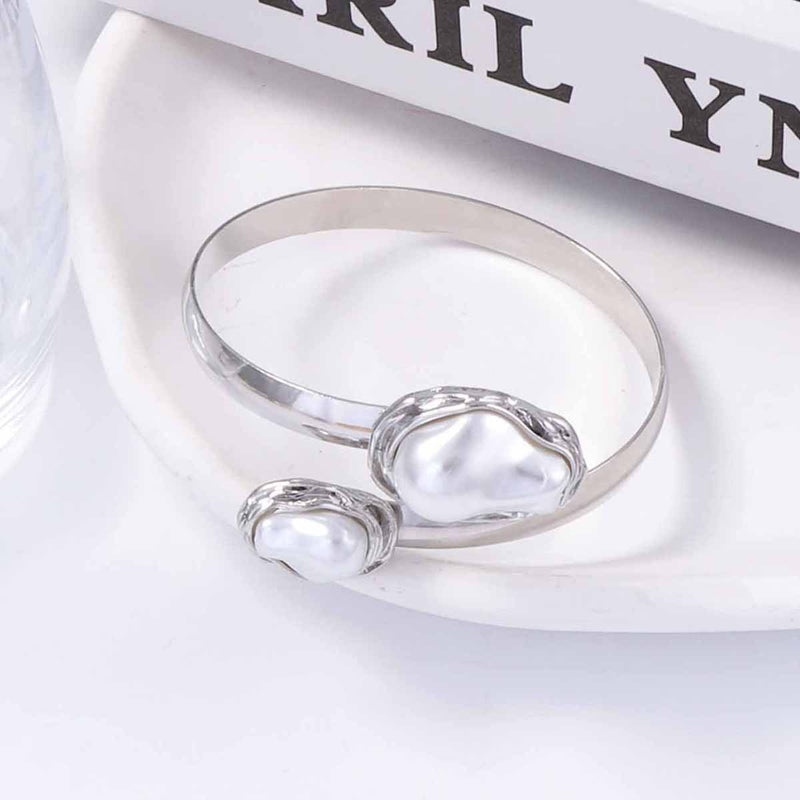 Stunning Pearl Bracelet for Daily Wear