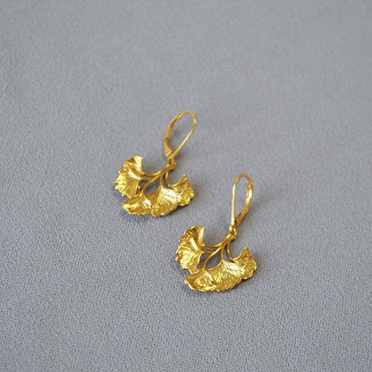 Charming Gold Earring for Any Occasion