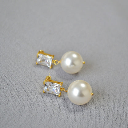 Elegant Silver Earring for Every Occasion