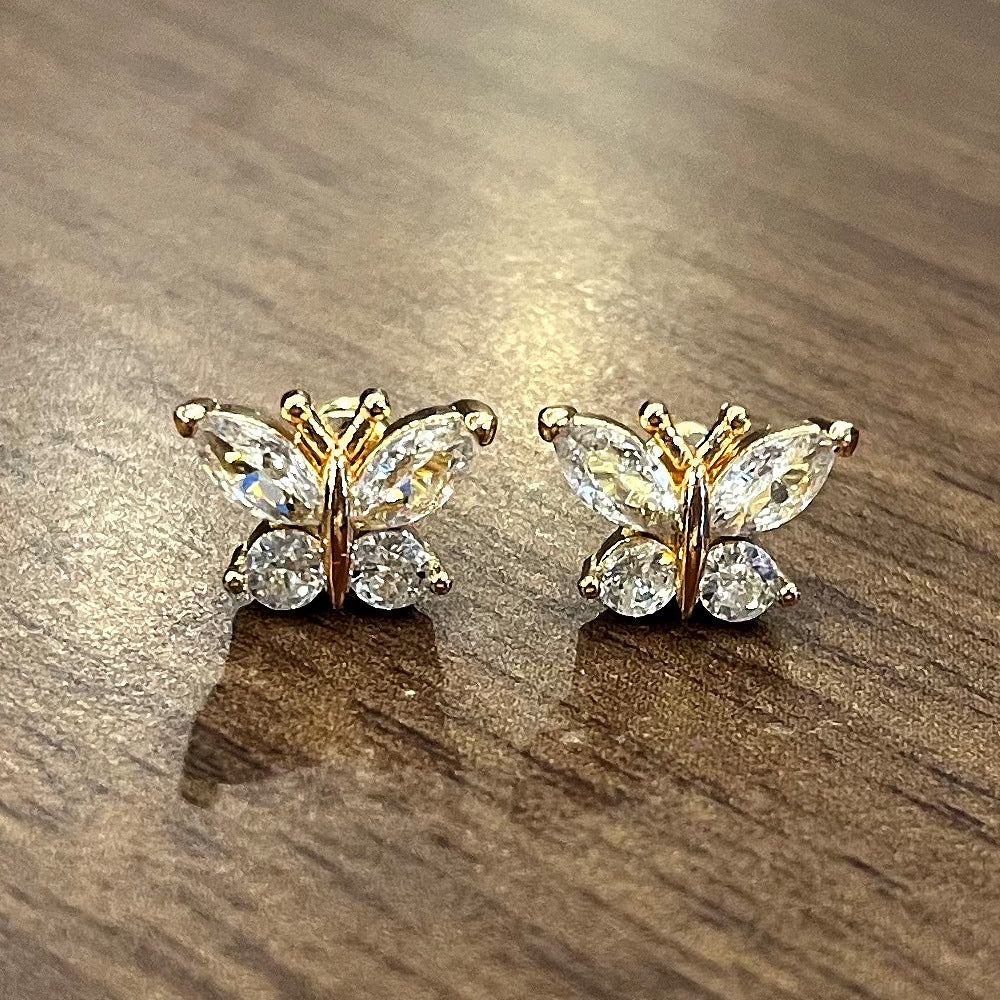Charming Earring for Any Occasion