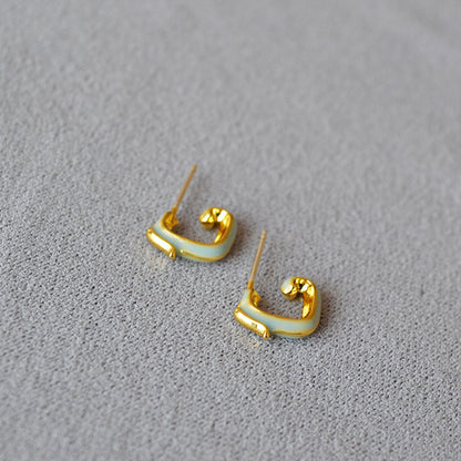 Charming Silver Earring for Any Occasion