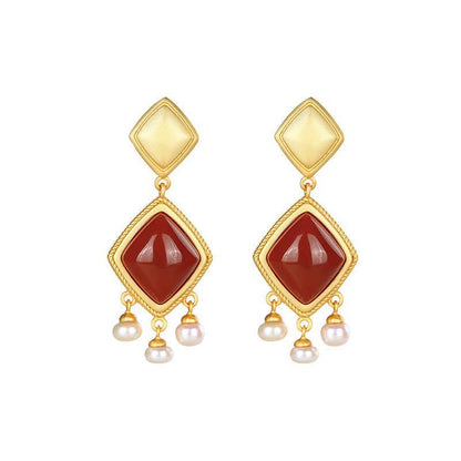 Charming Gold Earring for Any Occasion