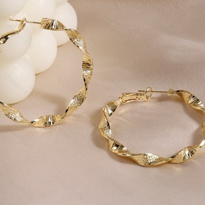 Elegant Gold Earring for Every Occasion