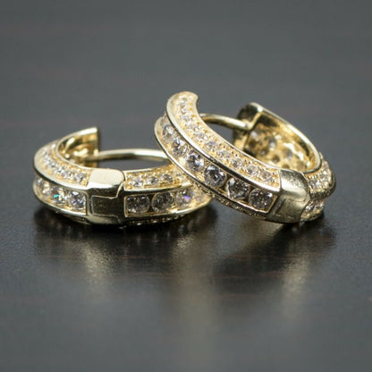 Charming Gold Earring for Any Occasion