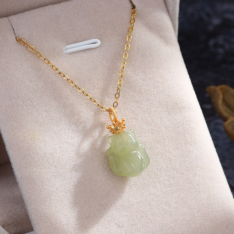 Beautiful Gold Necklace with Unique Style