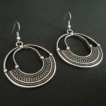 Charming Silver Earring for Any Occasion