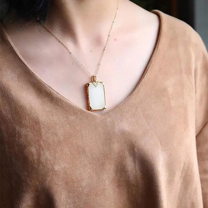 Elegant Gold Necklace for Every Occasion