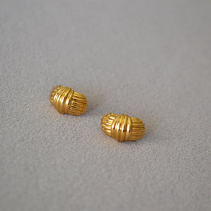 Romantic Gold Earring for Special Moments