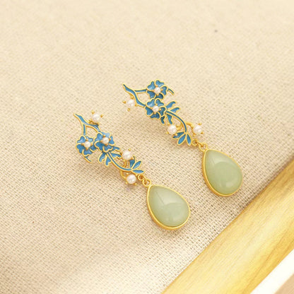 Classic Gold Earring with Timeless Appeal