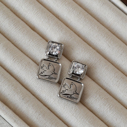 Charming Silver Earring for Any Occasion