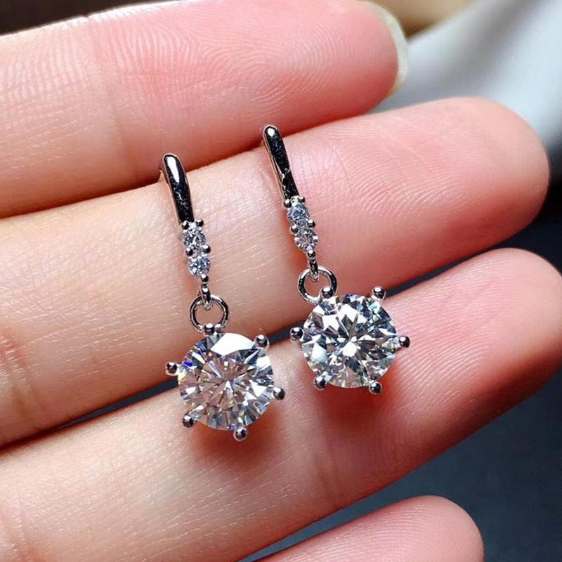 Classic Gold Earring with Timeless Appeal