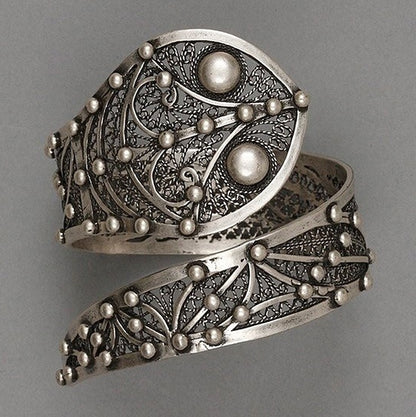 Romantic Silver Ring for Special Moments