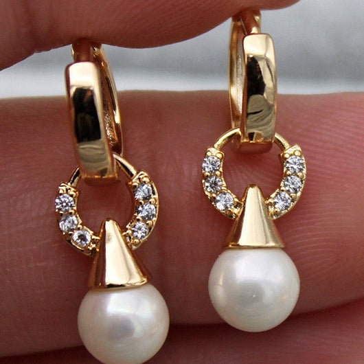 Charming Gold Earring for Any Occasion