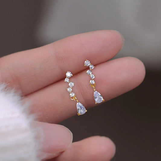 Classic Gold Earring with Timeless Appeal