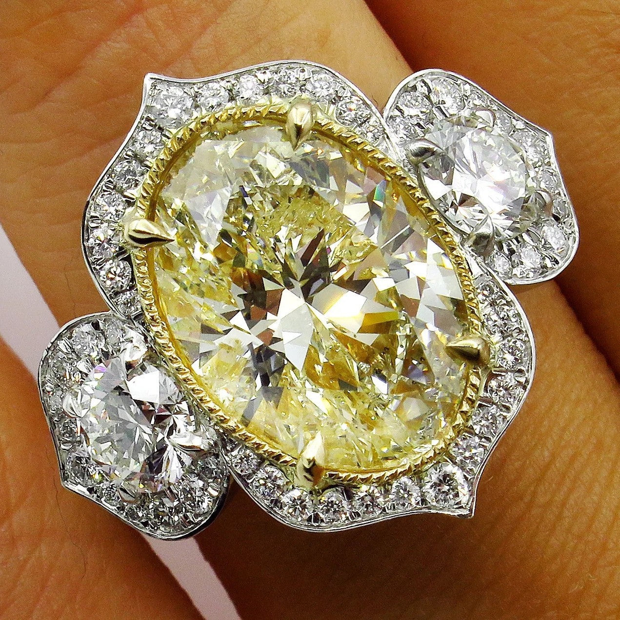 Beautiful Gold Ring with Unique Style