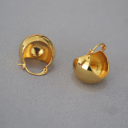 Classic Gold Earring with Timeless Appeal